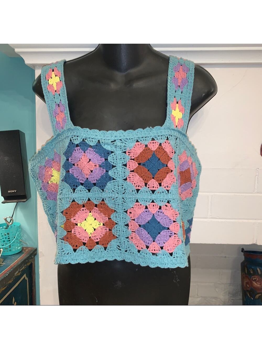 NWT TURQUOISE GRANNY SQUARE CROCHET CROP TOP M